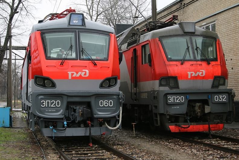 Электровоз ЭП20 для поезда Буревестник