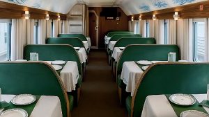 Вагон-бистро в поезде Буревестник